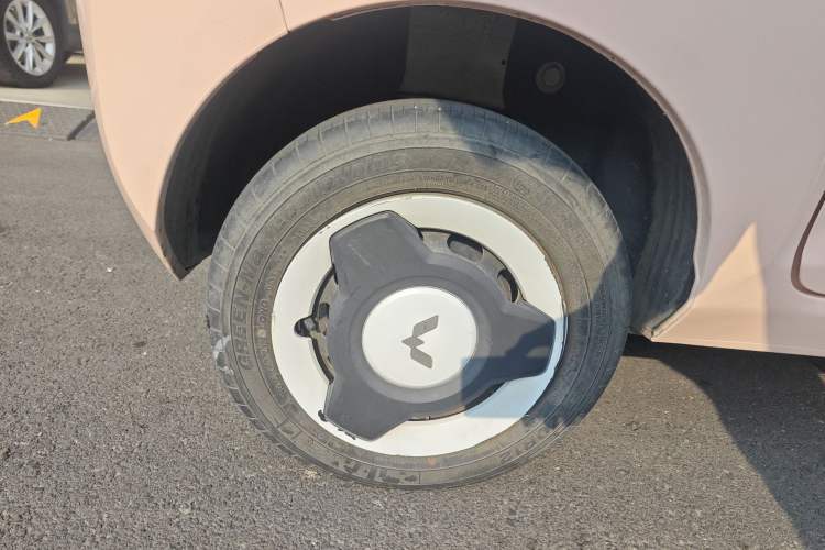 Used Wuling Hongguang MINIEV 2022 Macaron Fashion Edition Lithium-Nickel-Cobalt-Alpha-oxide Right Rear Wheel Hub