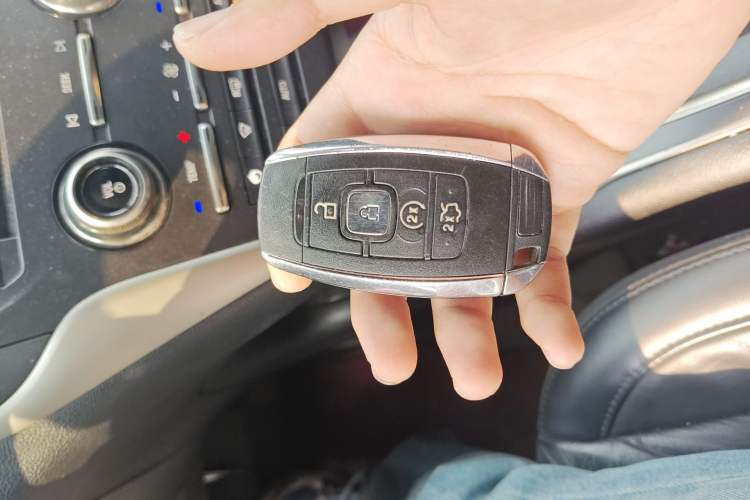 Used Lincoln MKC 2017 2.0T Two-Wheel Drive Deluxe Edition