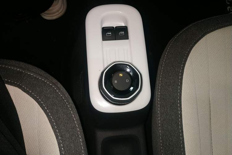 Used Geely Galaxy Panda 2025 210 km – Yuanqi Bear Gear Lever