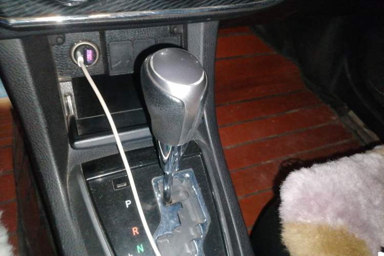 Used Toyota Corolla 2014 1.6L CVT GL-i Gear Lever