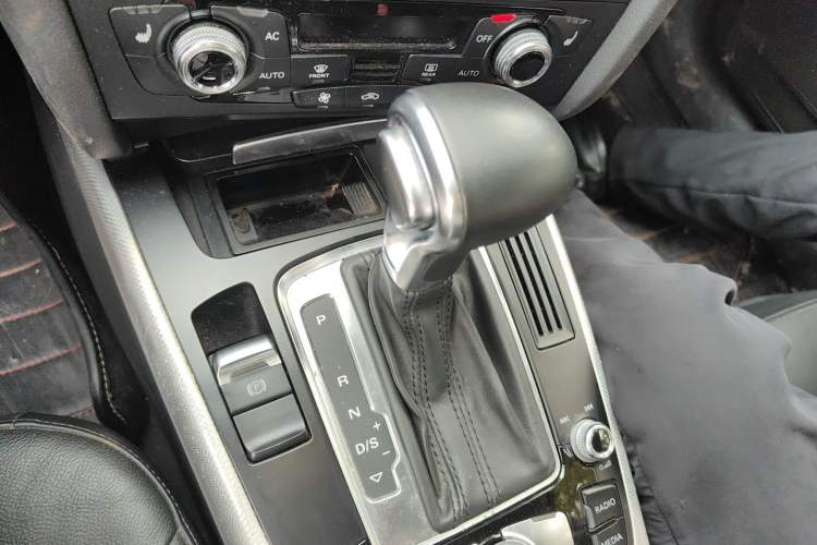 Used Audi A4 2013 40 TFSI allroad quattro Luxury Model Gear Lever