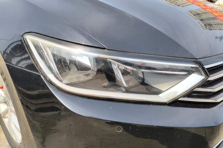 Used Volkswagen Magotan 2018 280TSI DSG Enjoyment Model Right Front Headlight