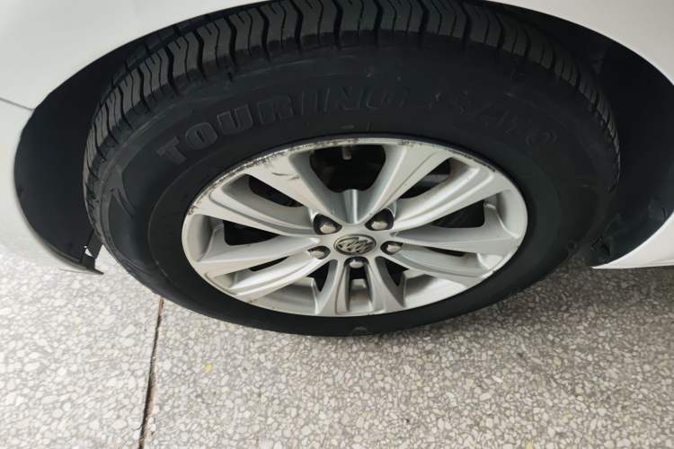 Used Buick GT 2015 15N Automatic Entry-Level Trim Left Front Wheel Hub