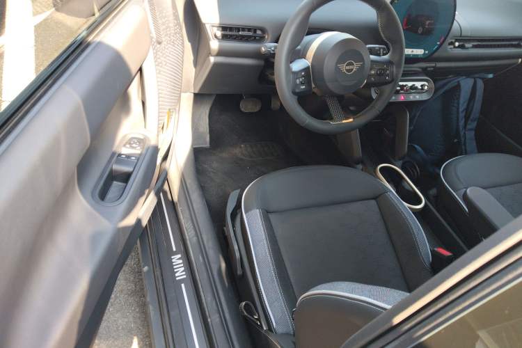 Used MINI Electric MINI COOPER 2024 456km COOPER E Classic Edition