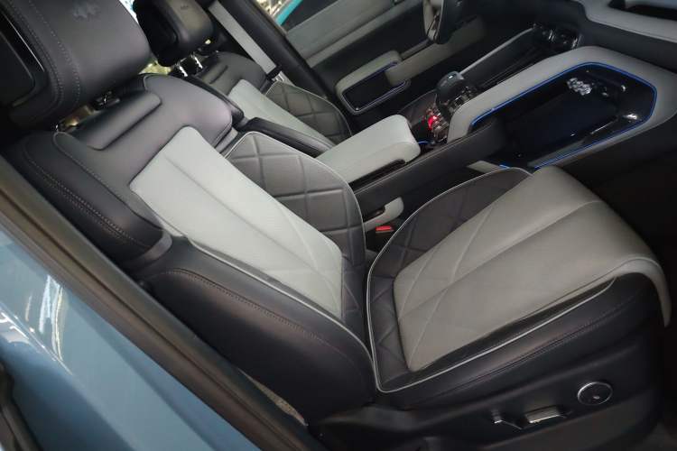 Used Formula Leopard Leopard 5 2023 Navigator Edition