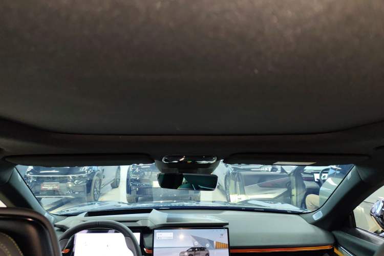 Used Lynk & Co 08 EM-P 2025 120km Long-Range Halo Headliner