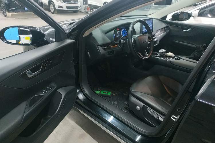 Used Hongqi E-QM5 2022 431 km Charge & Enjoy Edition