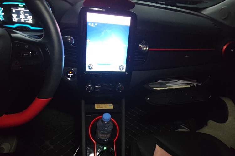 Used Chery QQ Little Ant 2022 Revised Version Sweet Pink Edition Half-Sugar Version Lithium Iron Phosphate 30.7 kWh 30 kW 301 km Audio And AC Panel