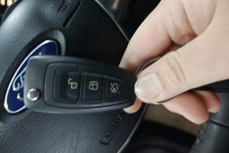 Used Ford Focus 2012 Sedan 1.6L Automatic Fashion Edition
