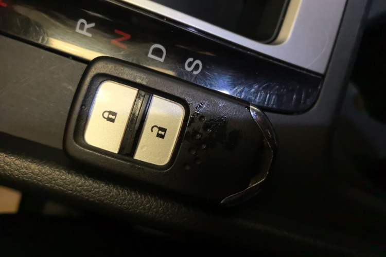 Used Honda Jade 2017 1.8L automatic Comfort version 5 seats
