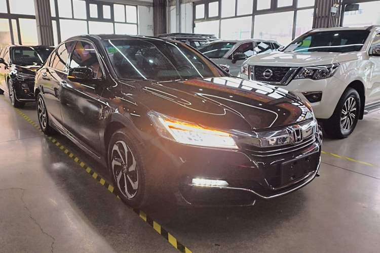 Used Honda Accord 2016 2.4L Comfort Edition Front Right 45 Deg