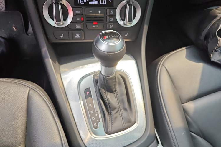 Used Audi Q3 2013 35 TFSI quattro Technology Edition Gear Lever