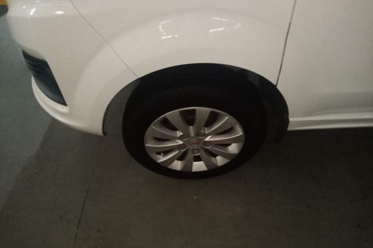 Used Jinbei Gold Hiace M Classic 2022 1.5L Engineering Lion Passenger Vehicle 5 Seats Left Front Wheel Hub