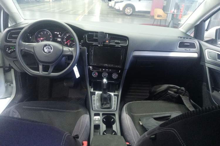 Used Volkswagen Golf 2018 1.6L Automatic Fashion Model
