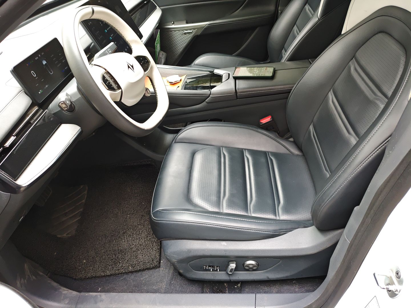 Переднее сиденье в автомобиле