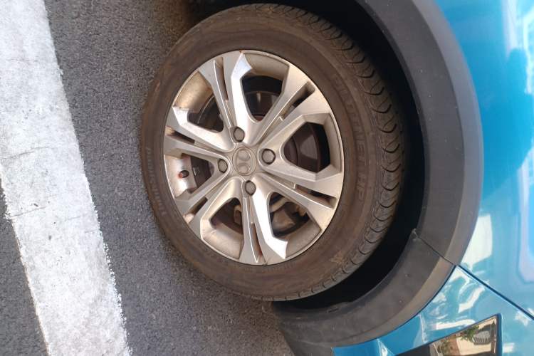 Used BAIC New Energy EX 2018 EX360 New Style Edition Right Front Wheel Hub