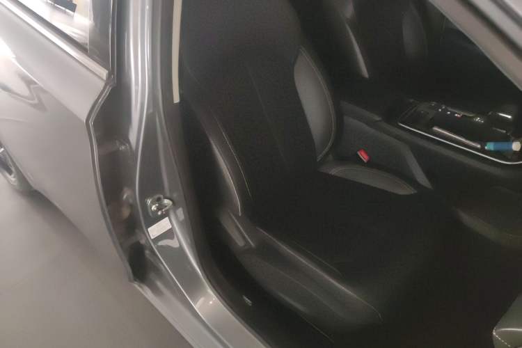 Used Roewe i6 MAX 2020 300TGI Automatic "Swell Cool Smart Drive" Edition
