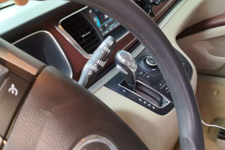 Used Buick GL8 2017 25S Comfort Version China V Standard Gear Lever