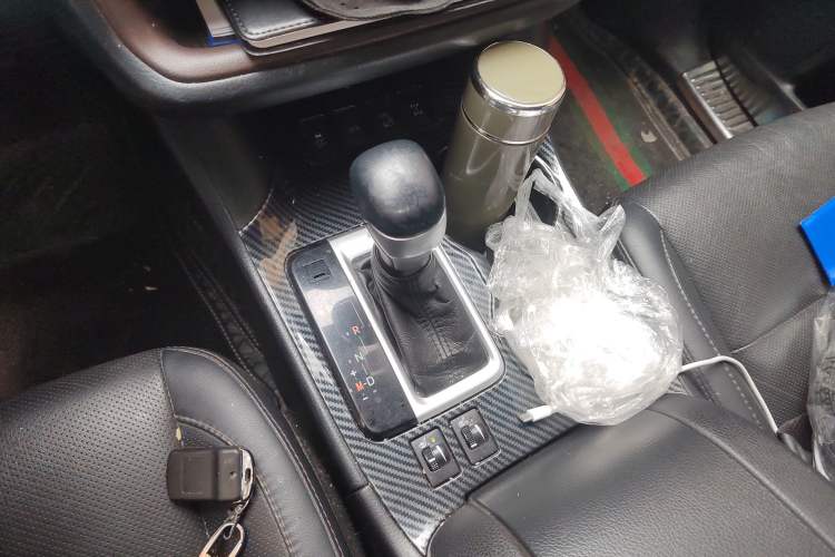 Used Toyota Highlander 2018 2.0T Four-Wheel Drive Luxury Version 7 Seats China VI Standard
