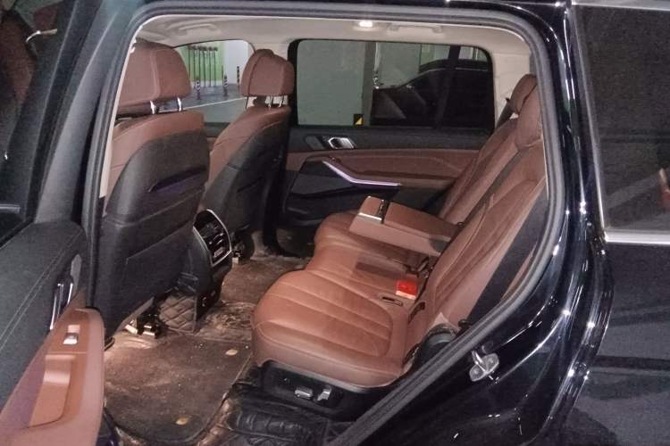 Used BMW X7 2019 xDrive40i Luxury Package with Leading Features