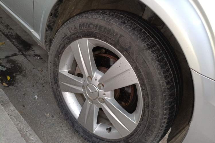 Used Mercedes-Benz Viano 2011 2.5L Prestige Edition Right Front Wheel Hub