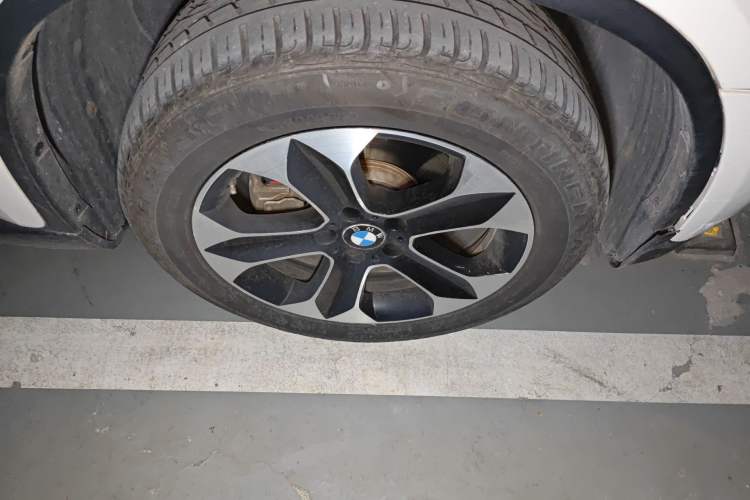 Used BMW X6 2014 xDrive35i Sport model Right Front Wheel Hub