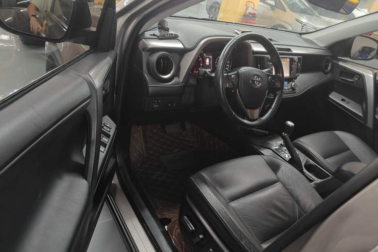 Used Toyota RAV4 2016 2.0L CVT Two-Wheel Drive Smart Edition China V Standard Driver Seat