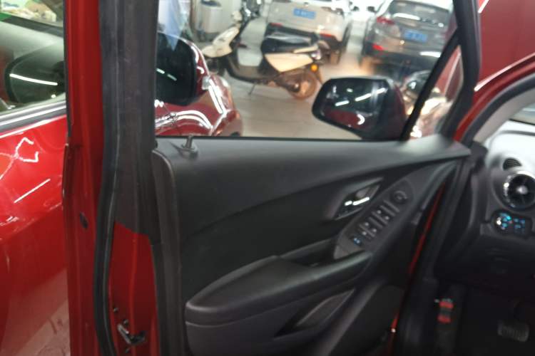 Used Chevrolet Trax 2016 1.4T Automatic Two-Wheel Drive Comfort Version with Sunroof