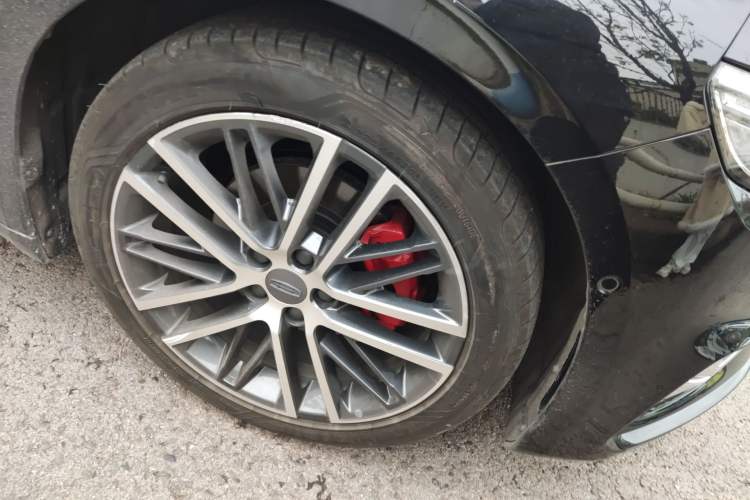 Used Geely Auto Preface 2023 2.0TD Prestige Version Right Front Wheel Hub