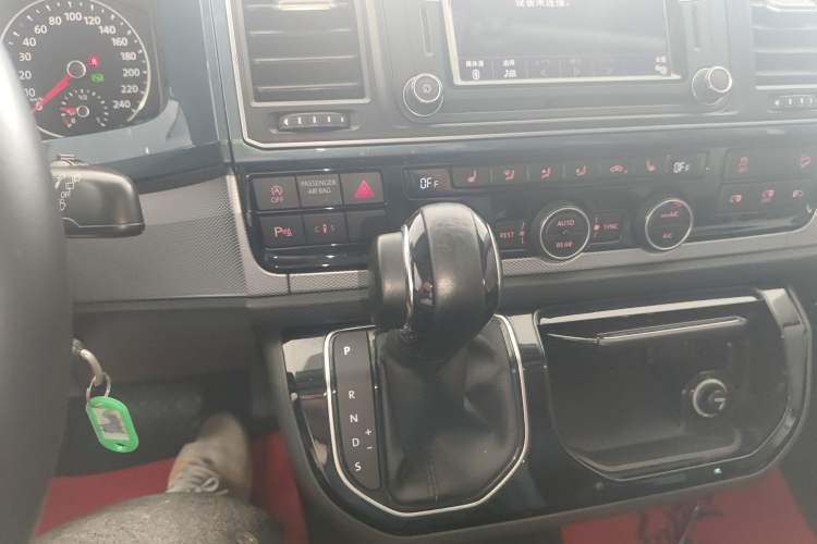 Used Volkswagen Multivan 2018 2.0 TSI Four-Wheel Drive Comfort Edition 7-Seater Gear Lever