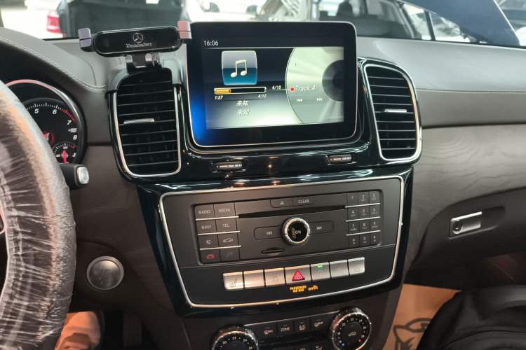 Used Mercedes-Benz GLE 2017 GLE 400 4MATIC Audio And AC Panel