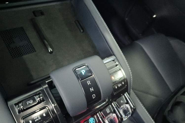 Used Formula Leopard 5 2023 Navigator Edition
