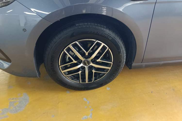 Used BYD Seal 05 DM-i 2025 DM-i Intelligent Drive 120KM Flagship Model Exterior 4