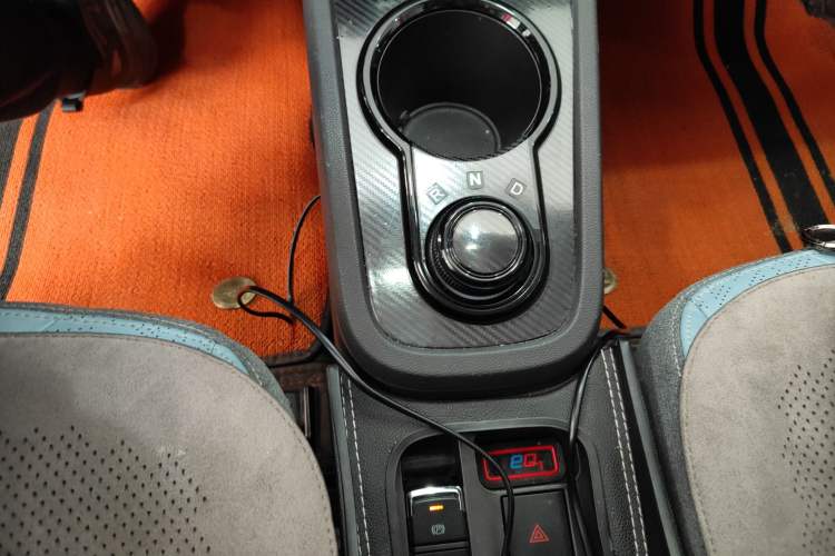 Used Chery QQ Little Ant 2022 Sweet Pink Edition Half-Sugar Version 3-Cell Lithium 30kW 408km Gear Lever