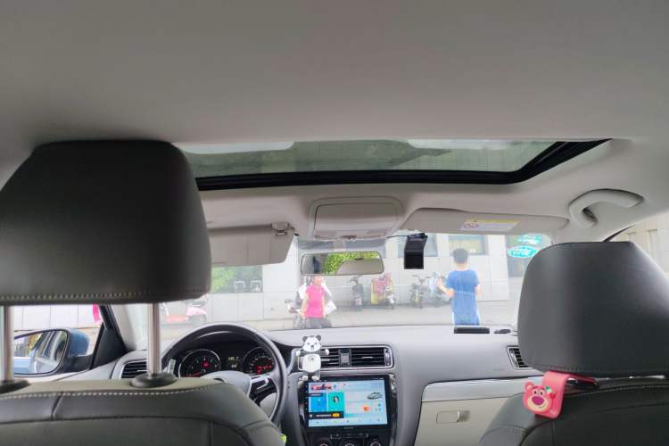 Used Volkswagen Sagitar 2015 230TSI Automatic Comfort Version
