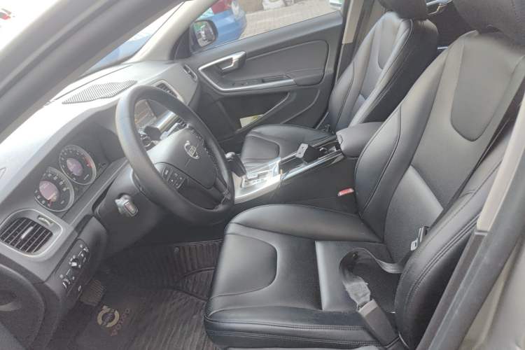 Used Volvo S60 2011 2.0T ZhiShang Version
