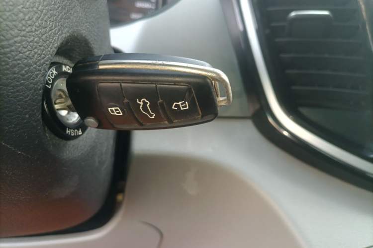 Used JAC Refine M4 2019 Business & Travel Series 2.0L Manual Comfort Model China VI