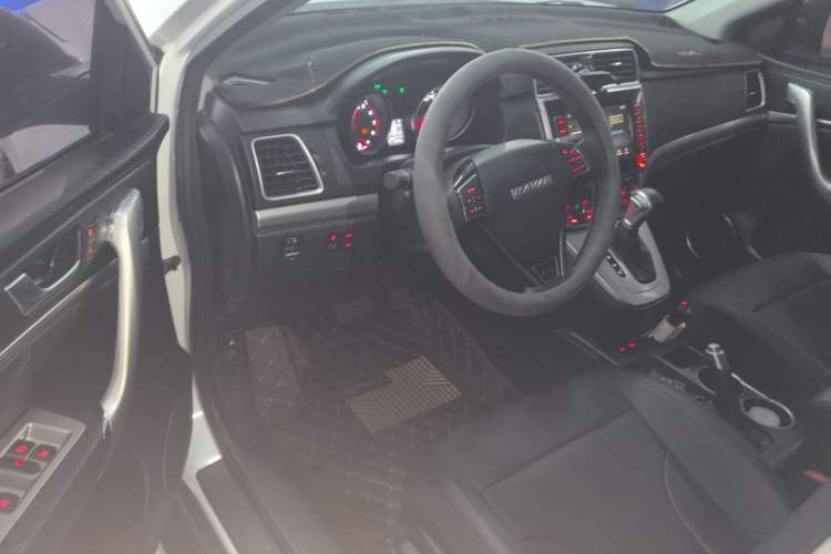 Used Haval M6 2019 1.5T DCT Two-Wheel Drive Elite Version China VI Standard Driver Seat