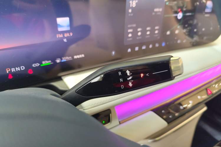 Used Buick GL8 New Energy 2024 Lu Zun Luxury Edition 6-Seater Gear Lever