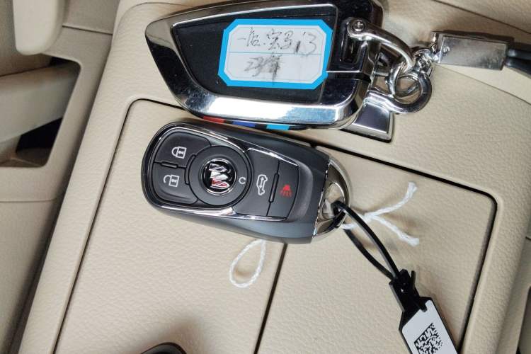 Used Buick GL8 2023 Facelifted Land Cruiser Executive Luxury Version