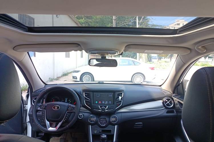 Used BYD Song 2016 GaiShi Edition 1.5TI Manual Elite Model Headliner