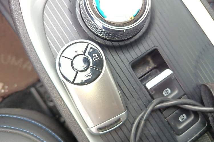 Used ORA Good Cat 2022 400km Standard Range Luxury Version Lithium Iron Phosphate Vehicle Key