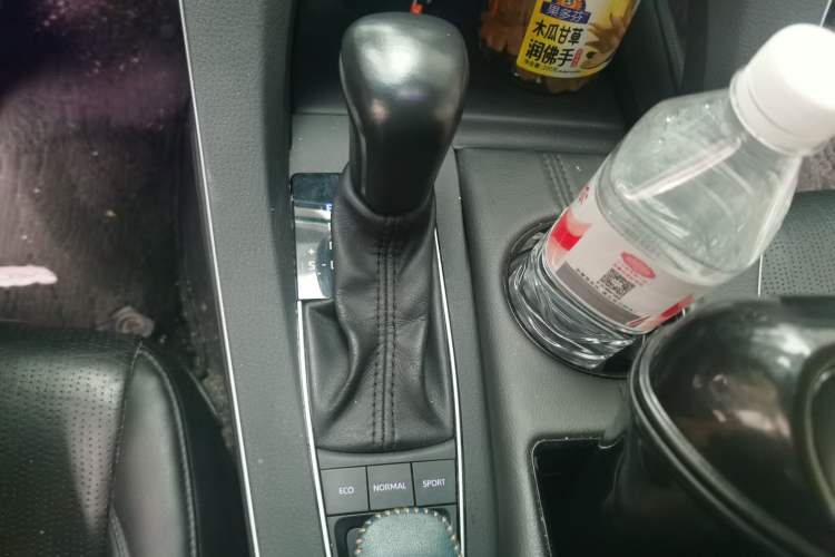 Used Toyota Avalon 2019 Dual-Engine 2.5L Luxury Edition China VI Standard
