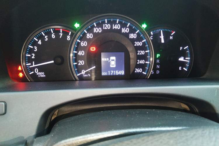 Used Toyota Crown 2011 2.5L Royal Special Edition with Leather and Sunroof Odometer Close Up