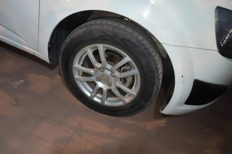 Used Chevrolet Aveo Sonic 2013 Sedan 1.4L Automatic with Sunroof