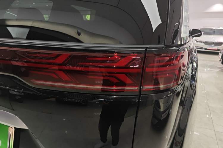 Used Denza D9 2024 DM-i 1050 Luxury Model
