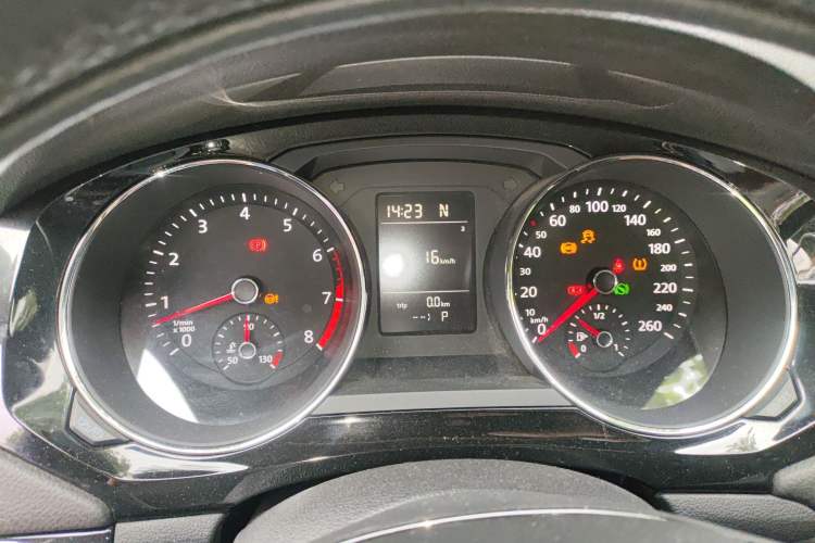 Used Volkswagen Sagitar 2017 230TSI Automatic Comfort Version Instrument Cluster