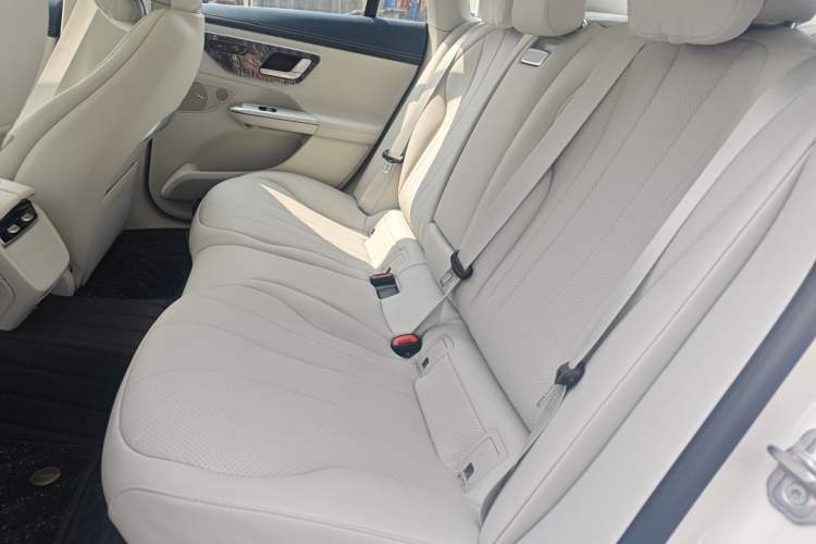 Used Mercedes-Benz EQE 2025 500 4MATIC Pioneer Edition Left Rear Seat