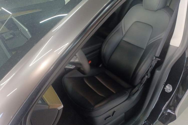 Used Tesla Model Y 2022 Long-Range All-Wheel-Drive Version