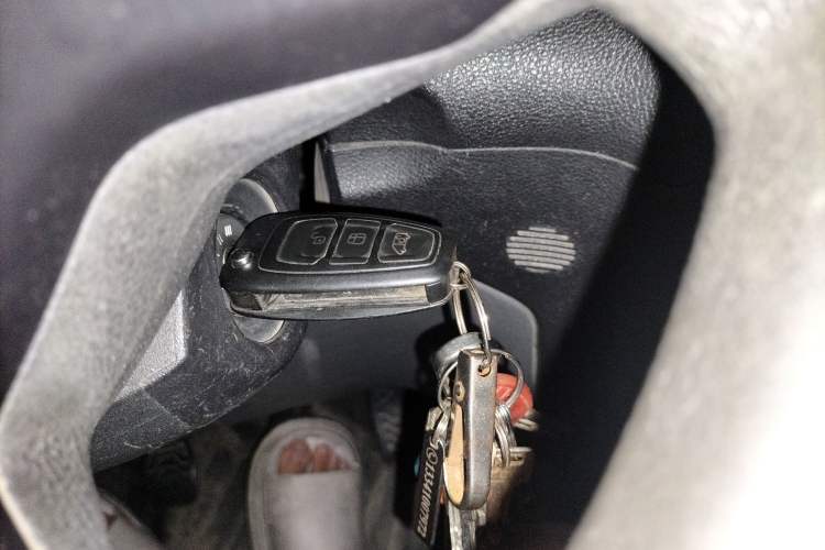 Used Ford Transit 2019 2.0T Gasoline Multi-Purpose Commercial Vehicle Mid-Drive Mid-Roof 6-Seater China VI Standard